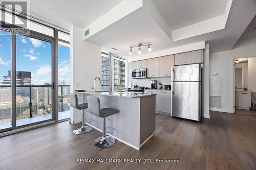 3705 - 832 Bay Street, Toronto, ON - Indoor Photo Showing Kitchen With Upgraded Kitchen