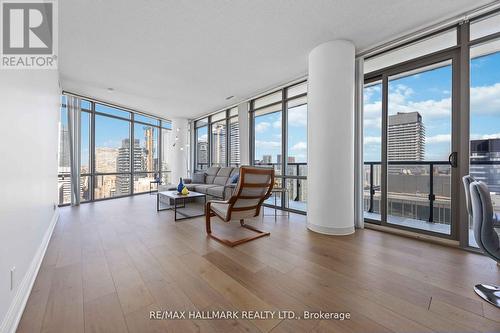 3705 - 832 Bay Street, Toronto, ON - Indoor Photo Showing Living Room