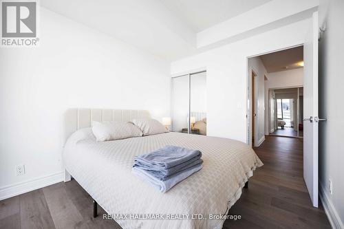 3705 - 832 Bay Street, Toronto, ON - Indoor Photo Showing Bedroom