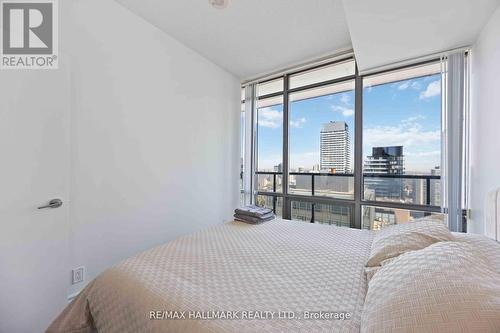 3705 - 832 Bay Street, Toronto, ON - Indoor Photo Showing Bedroom