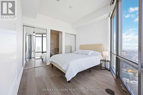 3705 - 832 Bay Street, Toronto, ON - Indoor Photo Showing Bedroom