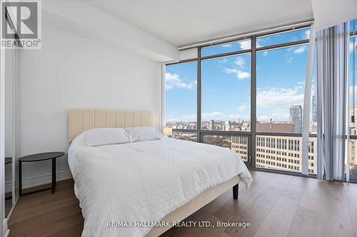 3705 - 832 Bay Street, Toronto, ON - Indoor Photo Showing Bedroom