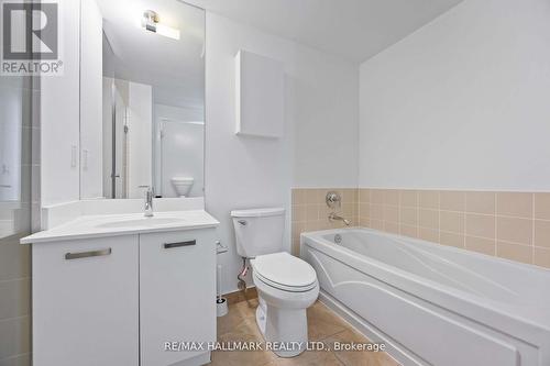 3705 - 832 Bay Street, Toronto, ON - Indoor Photo Showing Bathroom