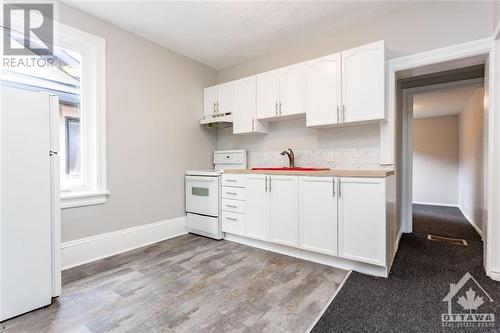 Kitchen Unit #2 - 57 Lees Avenue, Ottawa, ON - Indoor Photo Showing Kitchen