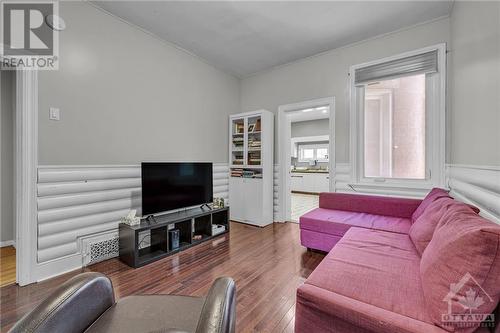 Living Room - Unit #1 - 57 Lees Avenue, Ottawa, ON - Indoor Photo Showing Living Room