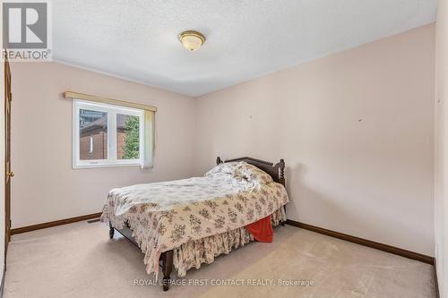 36 Kempenfelt Drive, Barrie, ON - Indoor Photo Showing Bedroom