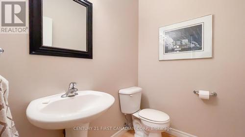 5 Oakwood Links Lane, Lambton Shores (Grand Bend), ON - Indoor Photo Showing Bathroom