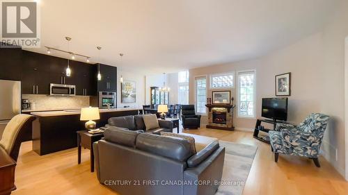 5 Oakwood Links Lane, Lambton Shores (Grand Bend), ON - Indoor Photo Showing Living Room