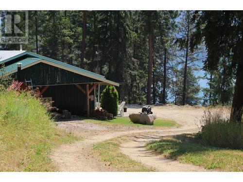 7465 Bwater Rd Road, Castlegar, BC - Outdoor