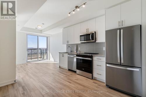 1604 - 335 Wheat Boom Drive, Oakville, ON - Indoor Photo Showing Kitchen With Upgraded Kitchen