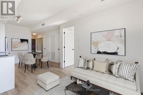 1604 - 335 Wheat Boom Drive, Oakville, ON - Indoor Photo Showing Living Room