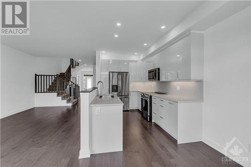 324 Makobe Lane, Ottawa, ON - Indoor Photo Showing Kitchen