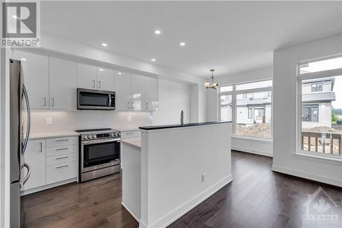 324 Makobe Lane, Ottawa, ON - Indoor Photo Showing Kitchen With Upgraded Kitchen