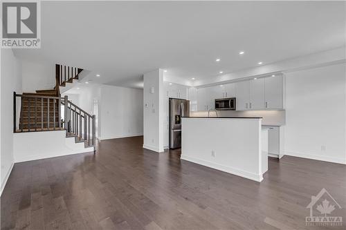 324 Makobe Lane, Ottawa, ON - Indoor Photo Showing Kitchen