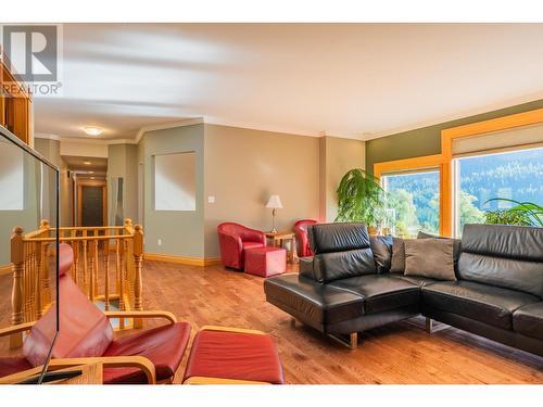 1628 Thrums Road, Thrums, BC - Indoor Photo Showing Living Room