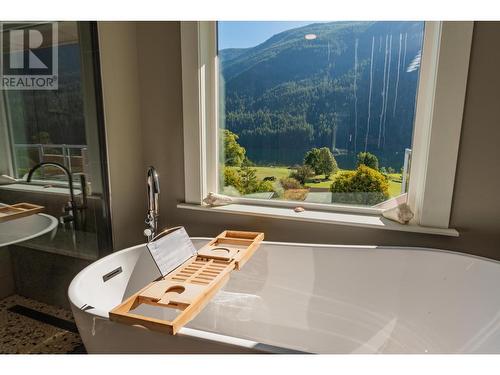 1628 Thrums Road, Thrums, BC - Indoor Photo Showing Bathroom