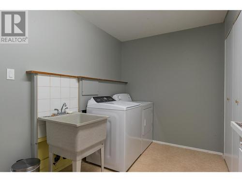 1628 Thrums Road, Thrums, BC - Indoor Photo Showing Laundry Room