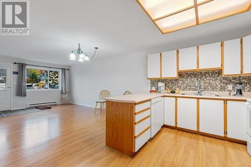 644-646 Patterson Avenue, Kelowna, BC - Indoor Photo Showing Kitchen With Double Sink