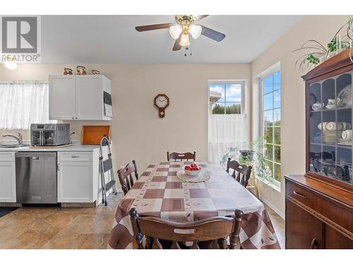 5380 Canoe Beach Drive Ne, Salmon Arm, BC - Indoor Photo Showing Dining Room