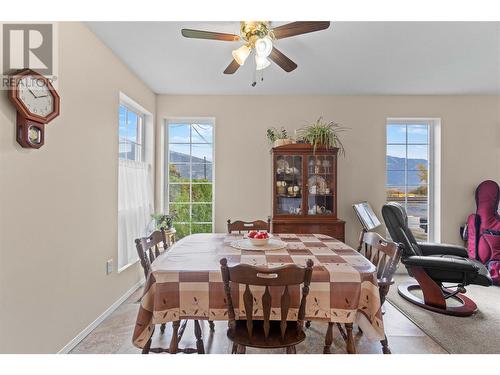 5380 Canoe Beach Drive Ne, Salmon Arm, BC - Indoor Photo Showing Dining Room