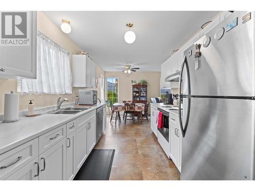 5380 Canoe Beach Drive Ne, Salmon Arm, BC - Indoor Photo Showing Kitchen With Double Sink