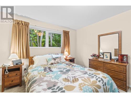 5380 Canoe Beach Drive Ne, Salmon Arm, BC - Indoor Photo Showing Bedroom