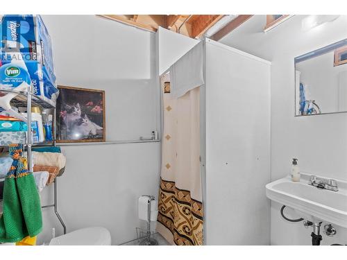 5380 Canoe Beach Drive Ne, Salmon Arm, BC - Indoor Photo Showing Bathroom