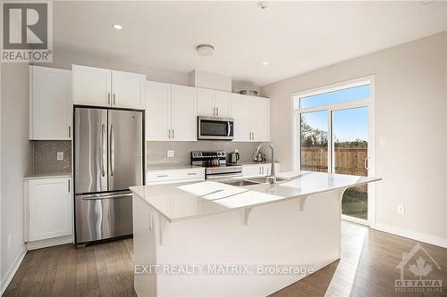 328 Appalachian Circle, Ottawa, ON - Indoor Photo Showing Kitchen With Double Sink With Upgraded Kitchen