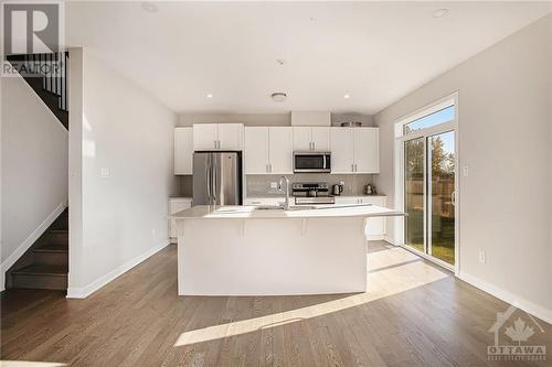 328 Appalachian Circle, Ottawa, ON - Indoor Photo Showing Kitchen With Upgraded Kitchen