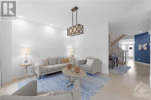 3279 Findlay Creek Drive, Ottawa, ON - Indoor Photo Showing Living Room