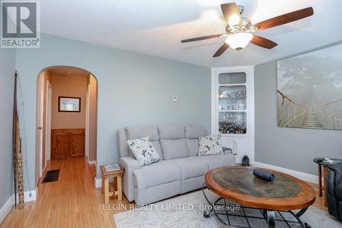 49827 Lyons Line, Malahide (Springfield), ON - Indoor Photo Showing Living Room