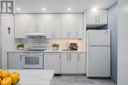 101 - 1660 Bloor Street, Mississauga, ON - Indoor Photo Showing Kitchen