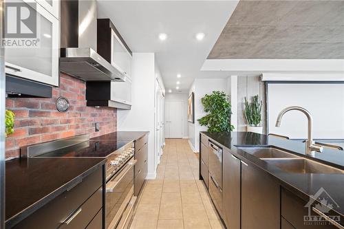 2701 - 195 Besserer Street, Lower Town - Sandy Hill (4003 - Sandy Hill), ON - Indoor Photo Showing Kitchen With Double Sink With Upgraded Kitchen