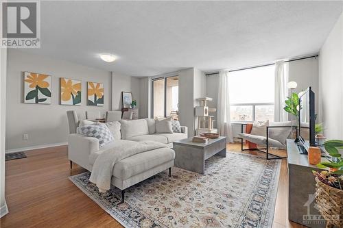 215 Parkdale Avenue Unit#505, Ottawa, ON - Indoor Photo Showing Living Room