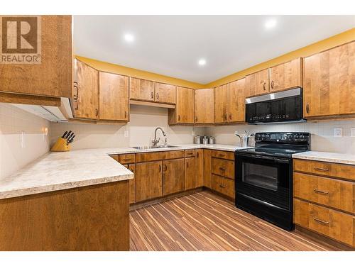 539 Sutherland Avenue Unit# 106, Kelowna, BC - Indoor Photo Showing Kitchen With Double Sink