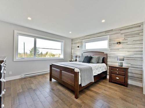 Master bedroom - 774 Rue Mcauley, Coaticook, QC - Indoor Photo Showing Bedroom