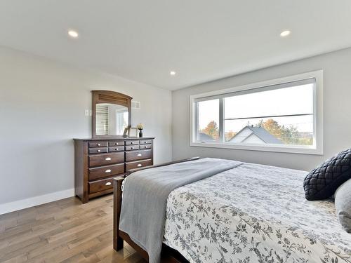 Master bedroom - 774 Rue Mcauley, Coaticook, QC - Indoor Photo Showing Bedroom