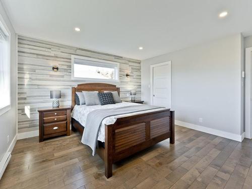 Master bedroom - 774 Rue Mcauley, Coaticook, QC - Indoor Photo Showing Bedroom