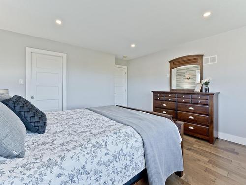 Master bedroom - 774 Rue Mcauley, Coaticook, QC - Indoor Photo Showing Bedroom