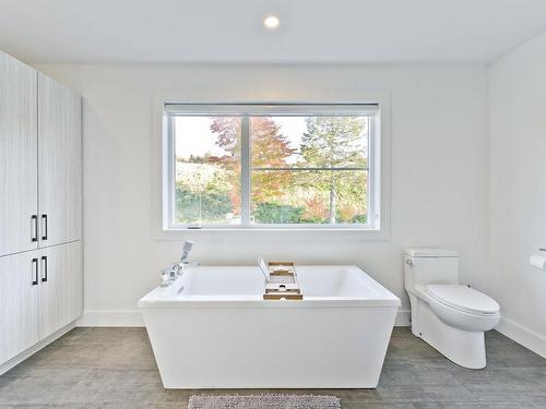 Bathroom - 774 Rue Mcauley, Coaticook, QC - Indoor Photo Showing Bathroom