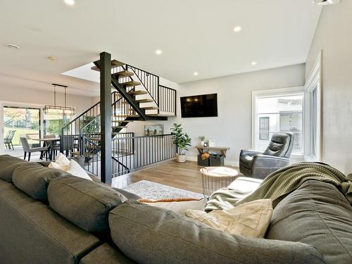 Living room - 774 Rue Mcauley, Coaticook, QC - Indoor Photo Showing Living Room