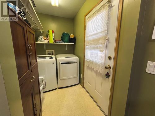 210 Belmond Road, Salmo, BC - Indoor Photo Showing Laundry Room