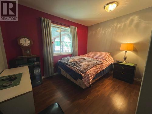 210 Belmond Road, Salmo, BC - Indoor Photo Showing Bedroom