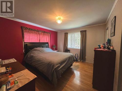 210 Belmond Road, Salmo, BC - Indoor Photo Showing Bedroom