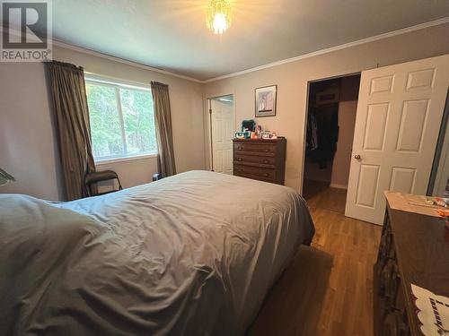 210 Belmond Road, Salmo, BC - Indoor Photo Showing Bedroom