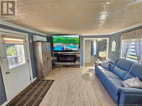 263 Poplar Street, Beresford, NB - Indoor Photo Showing Living Room