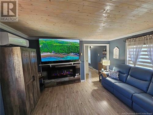 263 Poplar Street, Beresford, NB - Indoor Photo Showing Living Room