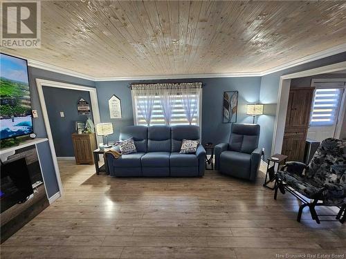 263 Poplar Street, Beresford, NB - Indoor Photo Showing Living Room