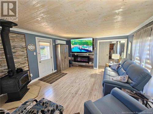 263 Poplar Street, Beresford, NB - Indoor Photo Showing Living Room