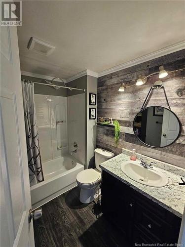 263 Poplar Street, Beresford, NB - Indoor Photo Showing Bathroom